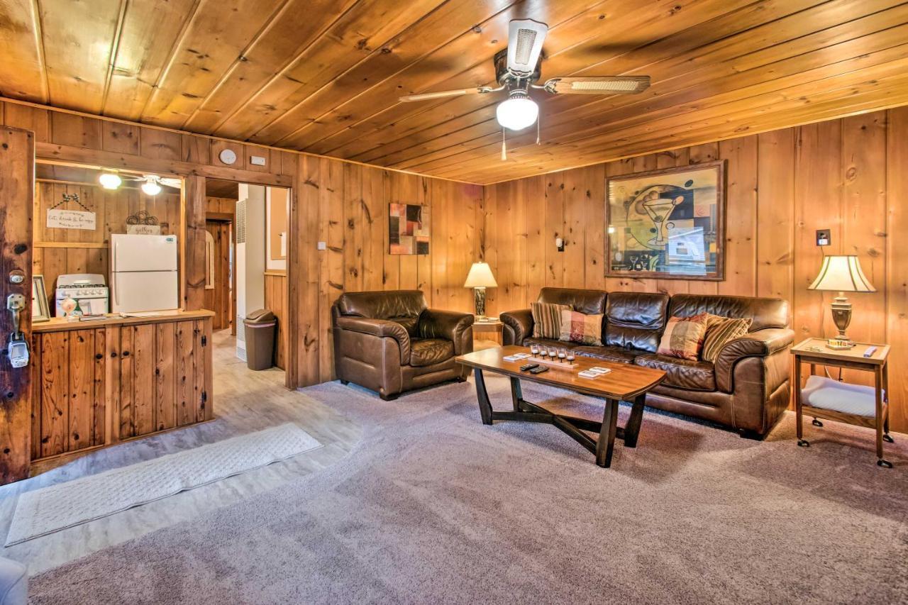 East Tawas Cabin With Deck, Backyard And Fire Pit! Exterior foto